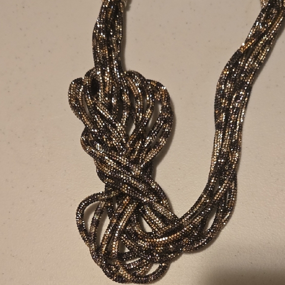 Jewelry - Elegant Gold and Black Twisted Necklace